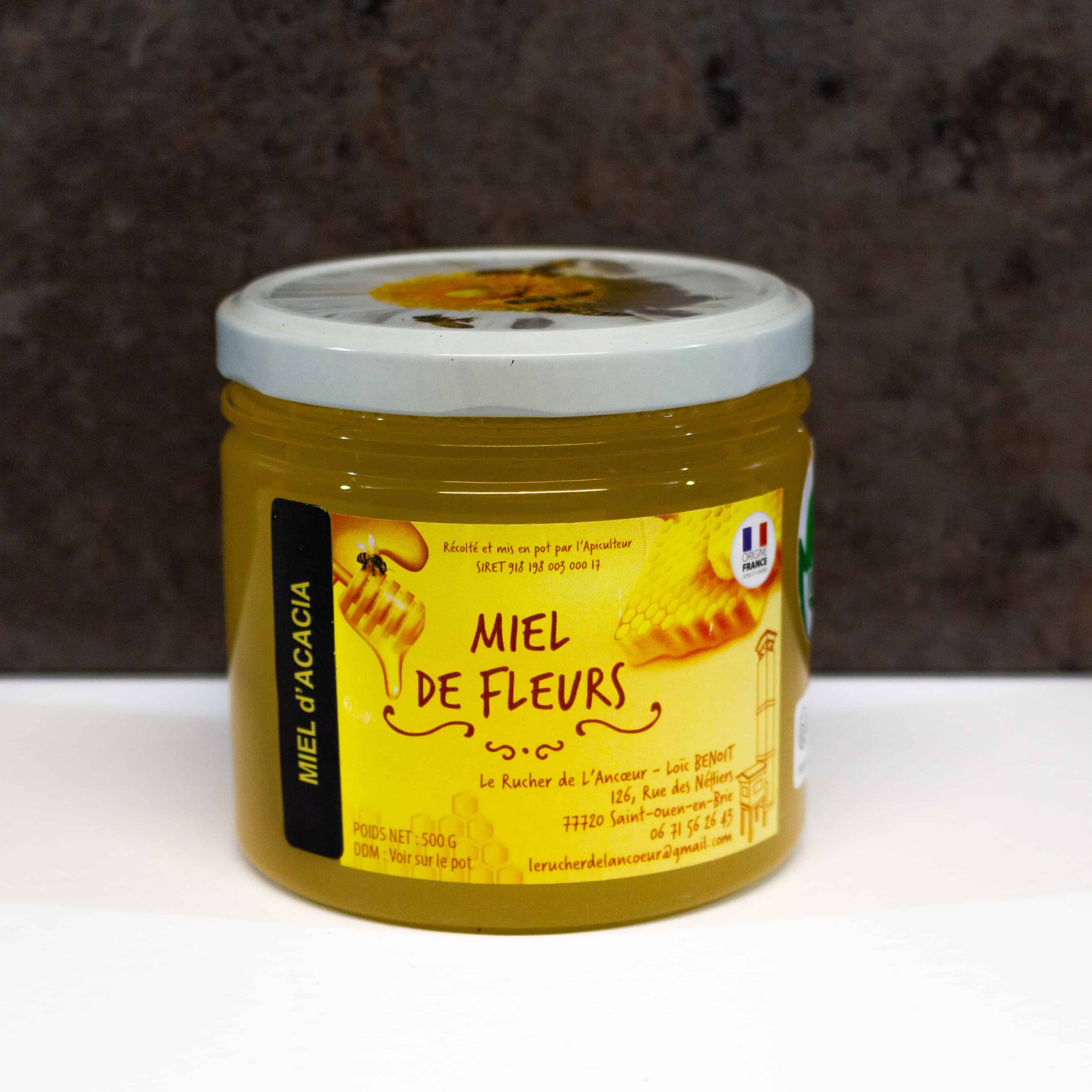 Miel de fleurs acacia 500g sur fond blanc, miel liquide clair