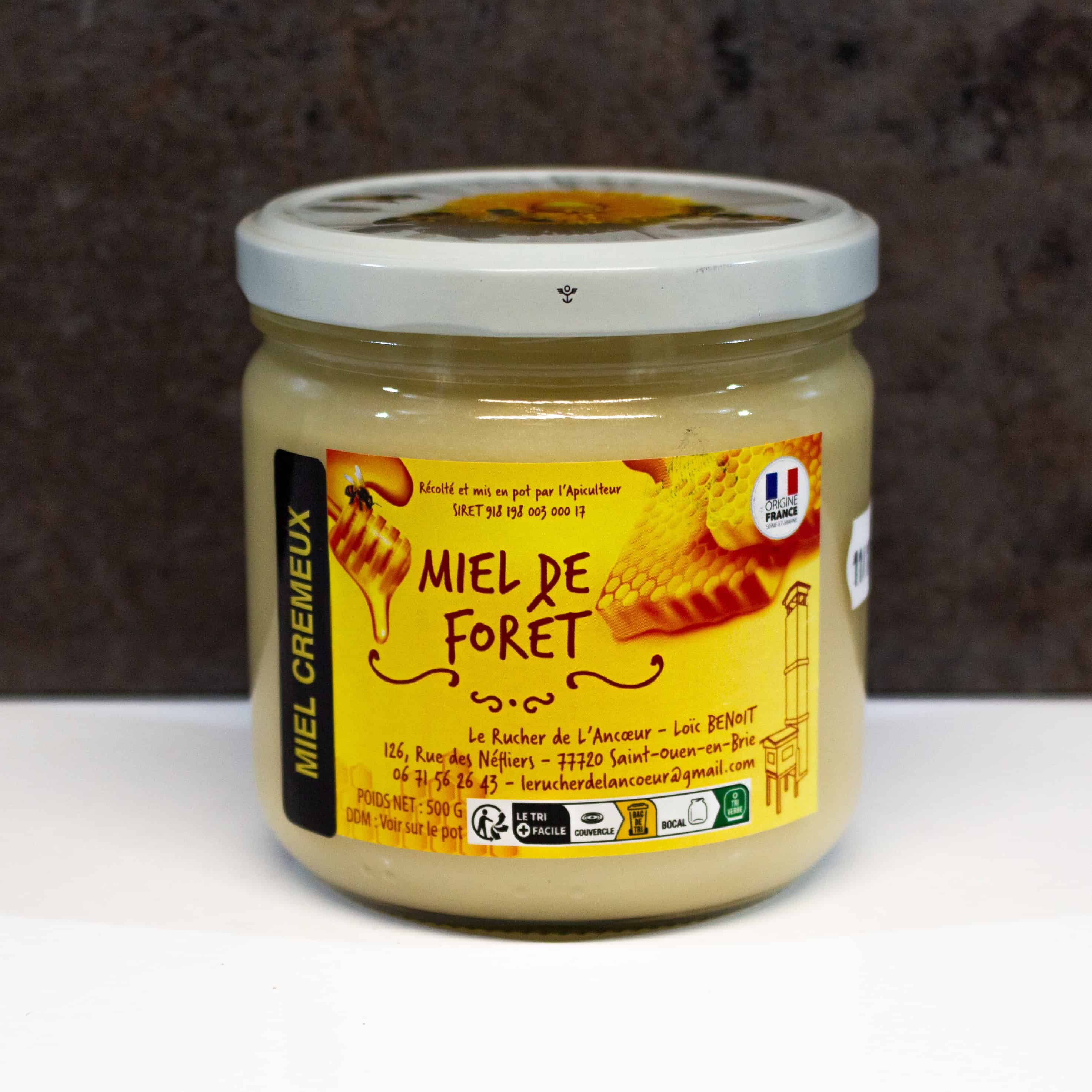 Miel de forêt crémeux 500g sur fond blanc